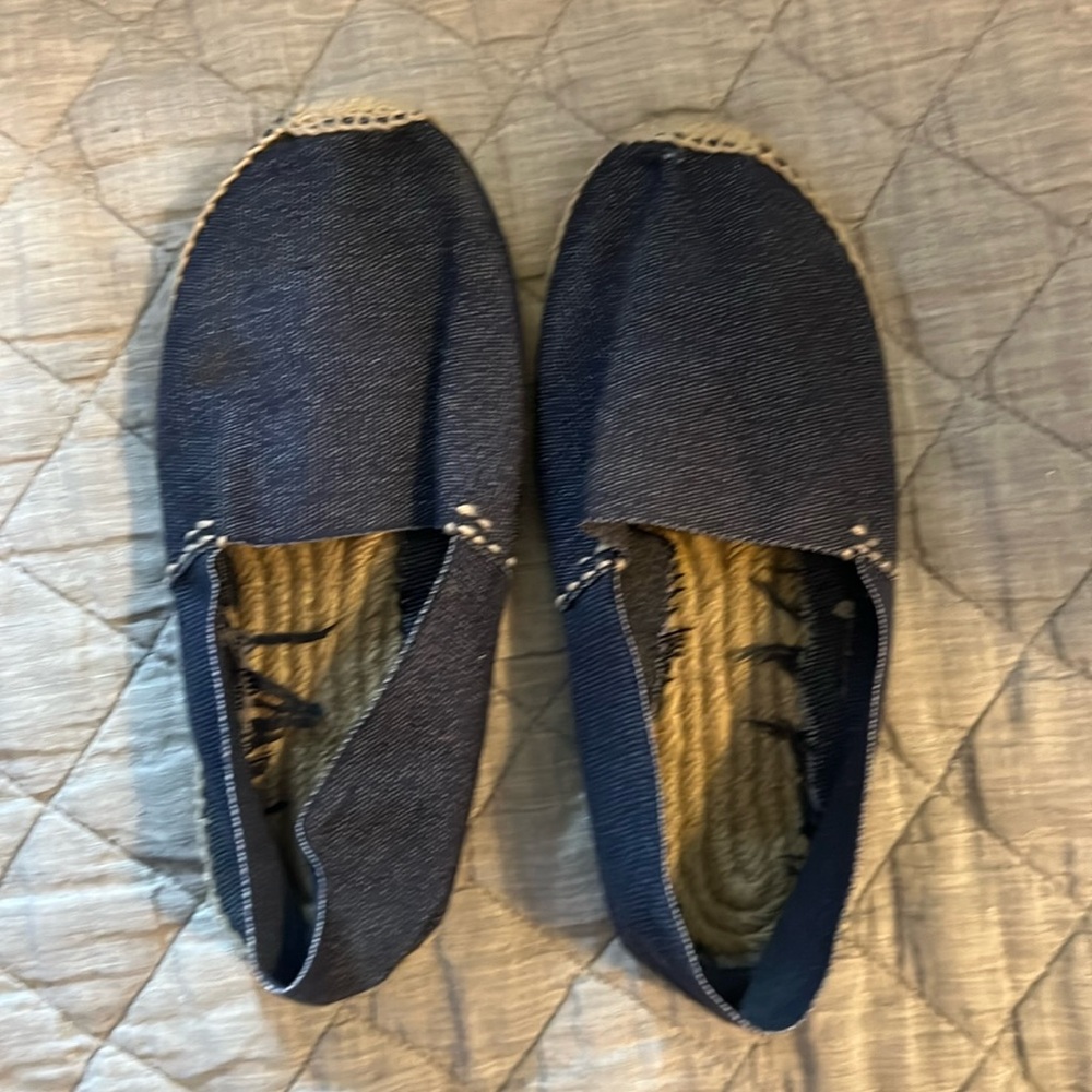 Shoes - Picture 2 of 8